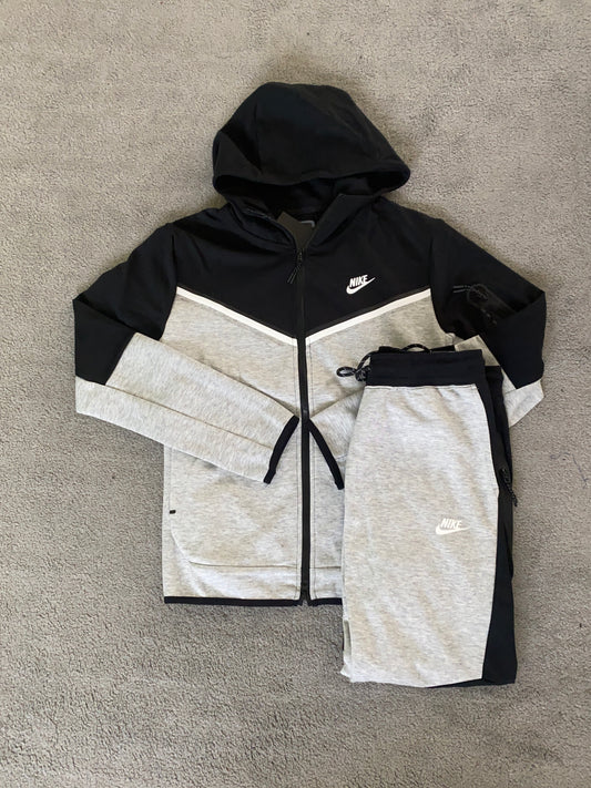 Nike Tech Fleece Grey/Black - Icy Clothes Ro